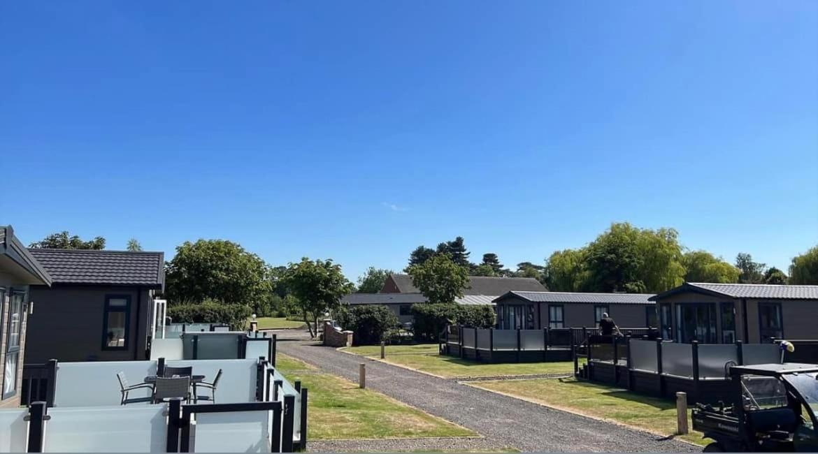 Brackenborough Lakes Resort Louth  Exterior foto